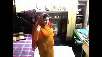 Desi Bhabhi’s Steamy Bengali Video
