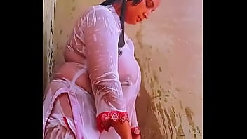 Sensual Indian Bhabhi Flaunts Her Luscious Naked Breasts