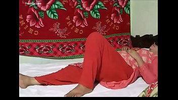 Massive Indian Bhabhi’s Bare Ass Gets Pounded