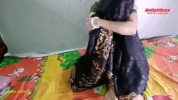 Hotel Hookup: Indian Bhabi Moans In Hindi