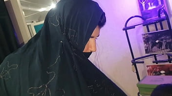 Desi Refugee Slut Pays For Asylum With Her Tight Pussy And Tantric Massage At El Toro De Oro