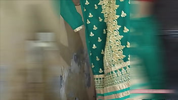 Desi Babe’s Steamy Bath Video In Hindi