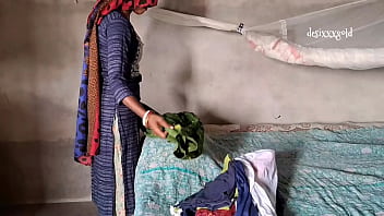 Devar Bhabhi Ko Chod Raha Hai Jab Woh Cream Lagakar Masti Kar Rahi Thi, Hindi Mein Asli Role Play Sex