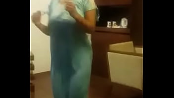 Sizzling Desi Temptress Grinds And Twirls In Seductive Dance