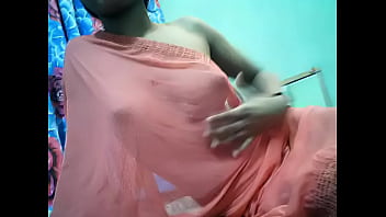 Sizzling Indian Webcam Babe Flaunts Her Luscious Tits
