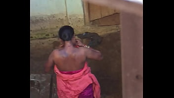 Desi Village Bhabhi’s Steamy Nude Bath Show Secretly Filmed