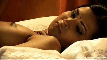 Sultry Indian Milf’s Ravishing Desi Seduction