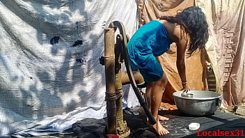 Saree-clad Village Wife Gets Filthy In Outdoor Bath Sex