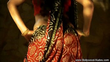 Swaying Hips Of A Dusky Indian Beauty