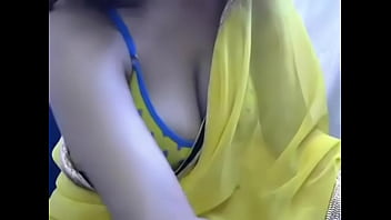 Desi Babe Flaunting Her Tits