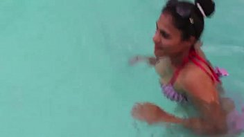 Sizzling Bhabhi Strips Naked For A Steamy Bath