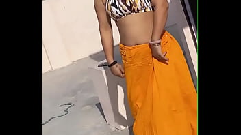 Sizzling Desi Tune With A Hot Indian Girl’s Seductive Moves