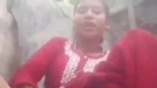 Village Bengali Babe Goes Wild With Carrot Solo Action