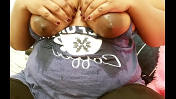 Hot North Indian Babe Flaunting Her Tits