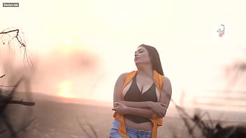Sizzling Desi Babe’s Steamy Photoshoot