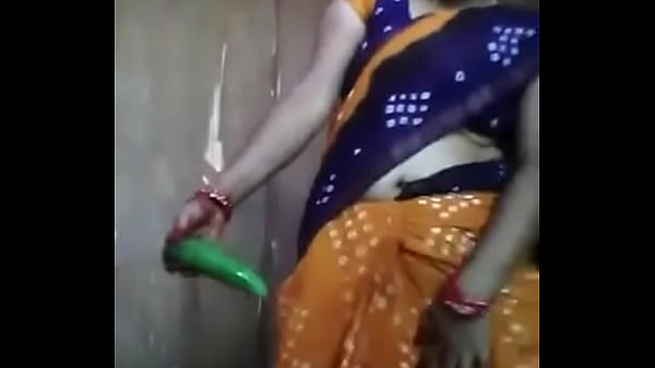 Desi Aunty Gets Off Using A Cucumber