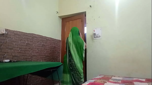 Indian Delivery Boy Fucks Desi Babe Hardcore In Hindi Xxx