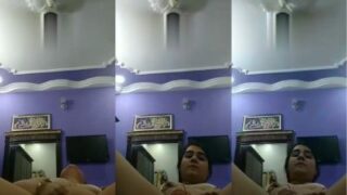 Lahore Lady Spreads Her Cunt Wide And Fingers Her Wet Pussy In A Pakistani Mms Sex Tape