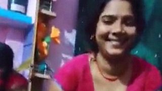 Desi Babe Rips Off Her Saree And Flashes Her Bare Pussy In Hot Video