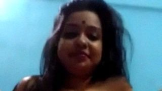 Sultry Indian Temptress Flaunting Her Plump Backside And Teasing Her Dripping Slit