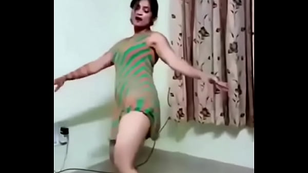 Hot Desi Babe Shaking Her Curves