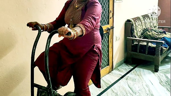 Desi Bhabhi Fucks Gym Boy Hard