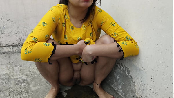 Maid’s Dirty Talk: Boss, Give Me A Big Raise And I’ll Do Anything For You – Hindi Xxx Outdoor Pissing Video
