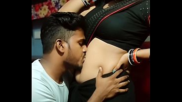 Sultry Desi Bhabhi Yashoda Mishra’s Saree Seduction: A Steamy Navel Romance With Her Devar