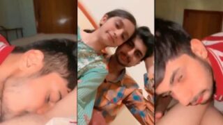 Pakistani Chick Flashes Her Pussy With A Flashlight In A Viral Sex Clip