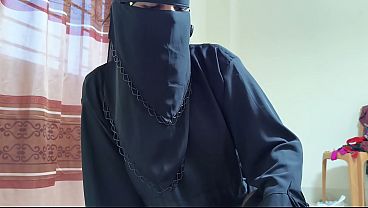 Desi Bhabhi Craves Huge Cock, Horny Desi Slut Needs It Deep.