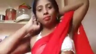 Check Out This Tamil Aunty’s Full Saree Stripping Mms – Watch Her Peel It All Off.